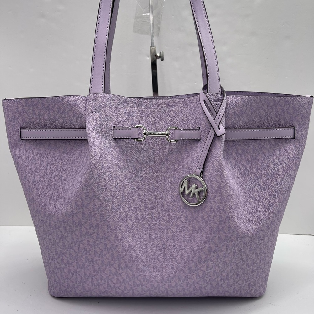 MICHAEL KORS Carson Large Signature Logo CZ Shoulder Tote Bag
Light Quartz
NWT - Picture 15 of 16
